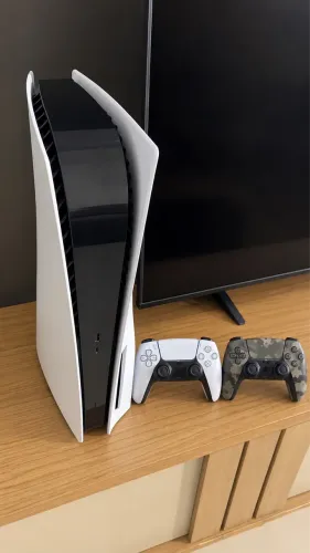 PS5 ótimo estado com dois controles 824 GB