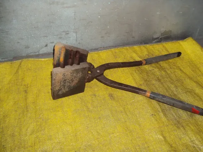 raridade ;forma /coquilha  fazer chumbada ferro fundido .peças antiga manual 