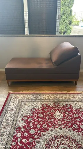 Sofá estilo recamier com encosto- divã 