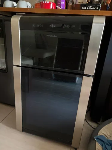 Adega 29 garrafas Electrolux