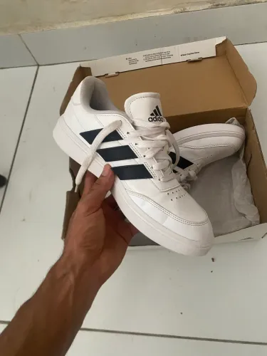 Tênis adidas
