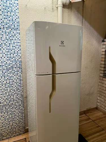 Geladeira Eletrolux 209L