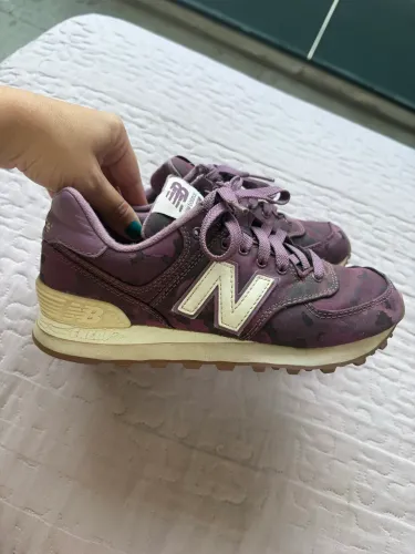 Tênis New Balance roxo TAM. 34