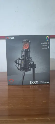 Microfone Streamer Trust Gaming GXT 256 Exxos Podcast, RGB, USB - 23510