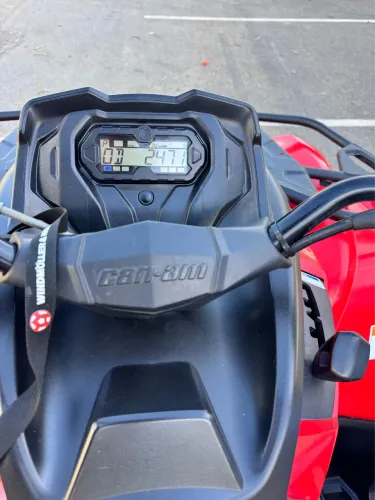 Quadriciclo can-am 570