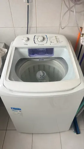 lavadora de roupas Electrolux modelo LAC13 com capacidade de 13kg.