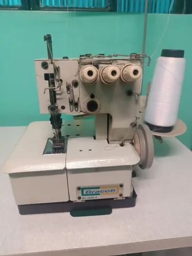 Máquina de costura semi Industrial Bracob