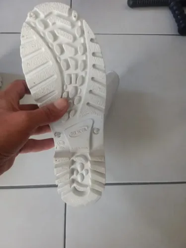 Bota de PVC Bracol Branca - Impermeável e Cano Médio (Nova)