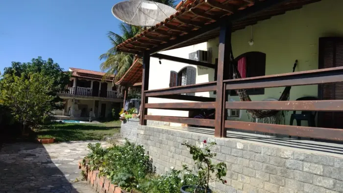 Oportunidade - Centro de Bacaxá! 2 casas no terreno com 767m² - Documentação 100% OK - Lig