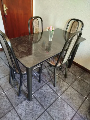 Vendo mesa de jantar