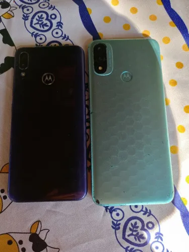 Celulares 400 reais os dois entrego dependendo do lugar 
