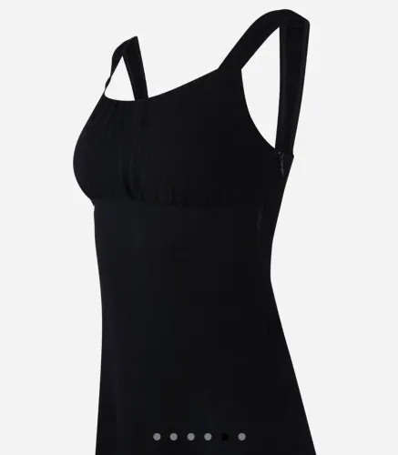 Vestido Preto Decote Quadrado em Crepe