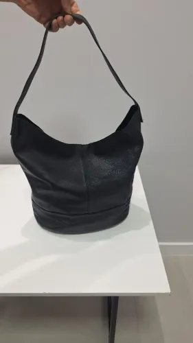 Bolsa grande preta em couro legítimo marca Dora Lis