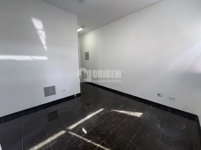 Sala em Água Verde, próximo a Praça do Japão