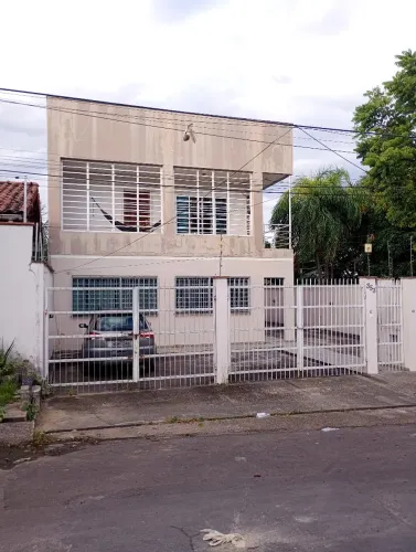 Ponto comercial no Parque 10 - 4 quartos, 2 banho 8 vagas de garagem <br>