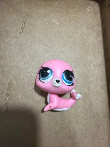 Littlest Pet Shop #3700 (Minna Swimley) da Hasbro.