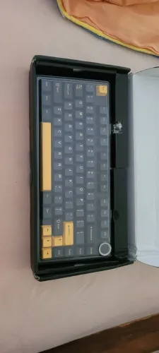 Teclado aula F75