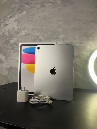 IPad 11 128gb com carregador- na garantia Apple perfeito estado 