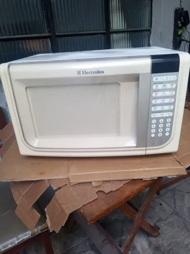 Microondas Eletrolux de 31 litros de 110,V