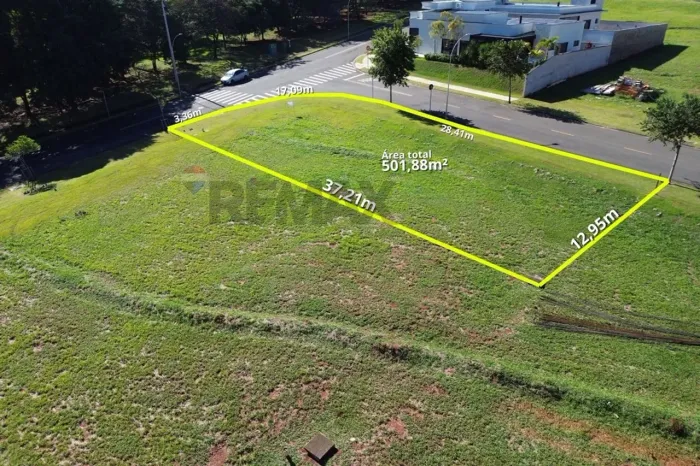 Lote de Esquina no Reserva Santa Izabel com 501m2 Vista Permanente para Área Verde