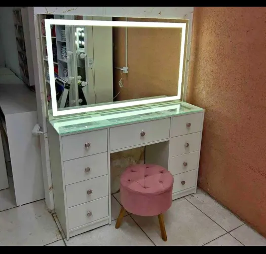 PENTEADEIRA CAMARIM LED COM 9 GAVETAS