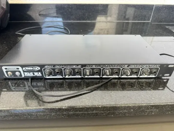 Amplificador de Fone Power Click RK6 MA 6 Canais - Rack Studio