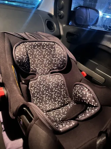 Bebê conforto da marca Cosco