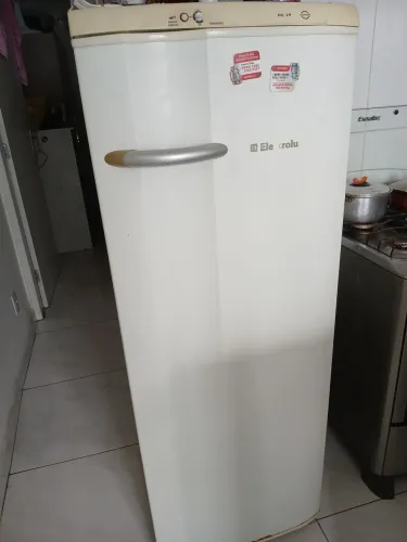 VENDO GELADEIRA.TEL *