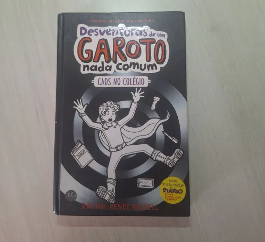 Livro desventuras de um garoto nada comum