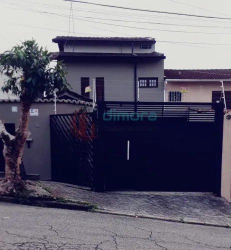 Sobrado para Venda em Mogi das Cruzes, Vila Oliveira, 3 dormitórios, 1 suíte, 5 banheiros,