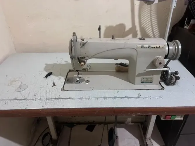 Máquina de costura industrial