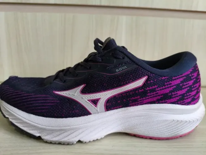 Tênis Mizuno Goya número 37 Running bom estado todo Original , lindo demais .