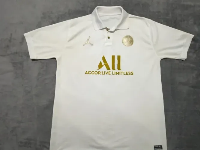Camisa PSG 2023-2024 Nike Retrô, tamanho GG (59x83cm). Excelente estado!