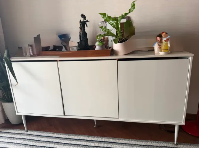 Buffet branco com 3 portas 