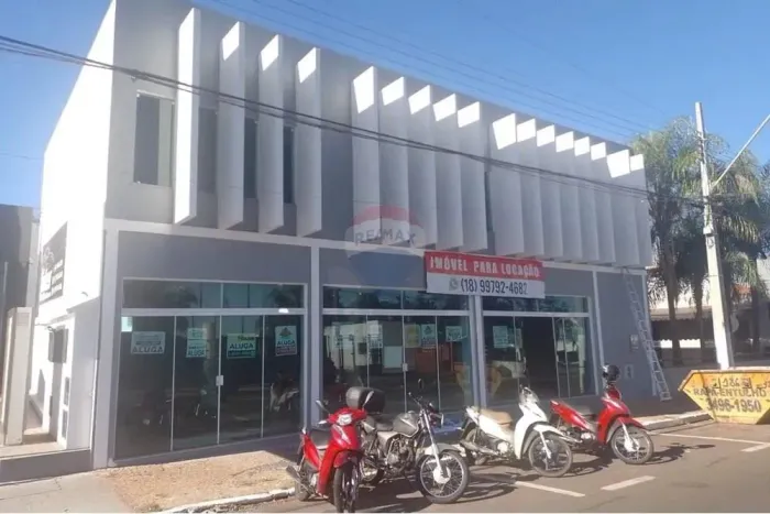 "Prédio Comercial no Centro de Tupã: Alugue Já!"