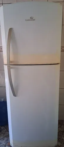 Uma geladeira funciona perfeitamente!!