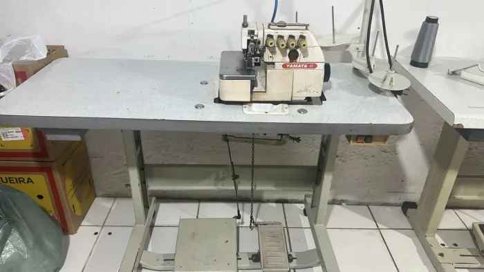 Máquina Overloque 