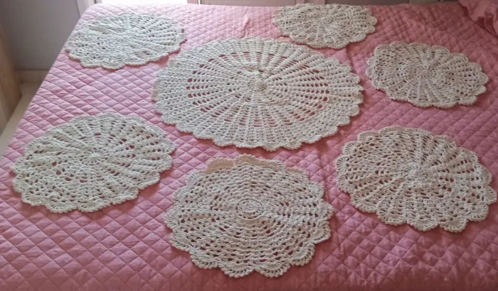 Conjunto de mesa de jantar feito em crochê