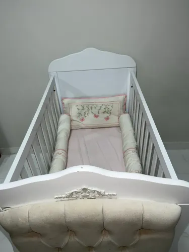 Berço Americano que Vira Cama com Capitonê