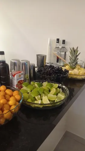 Bar de drinks e coquetéis barman