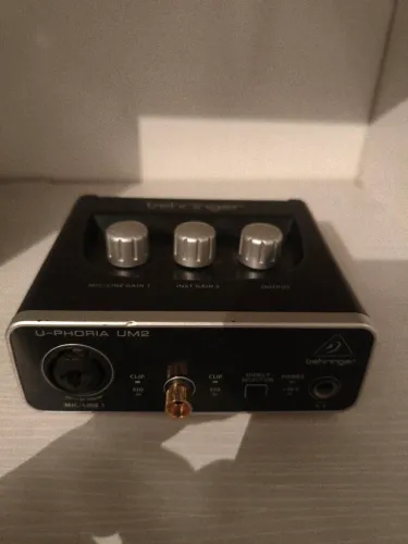 INTERFACE BEHRINGER UM2