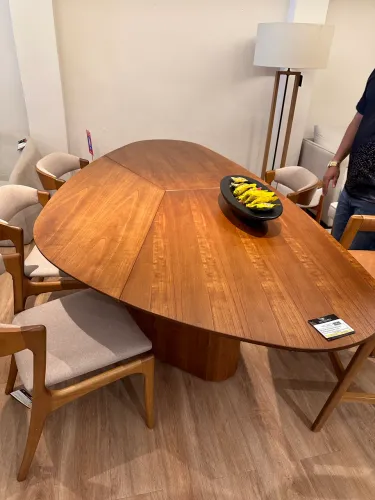 Mesa de jantar Orgânica em Madeira