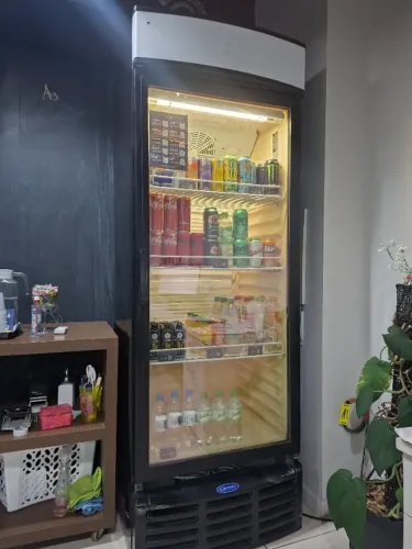 Expositora de Bebidas 100% funcionando - gelando muito bem