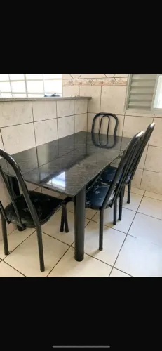 Mesa de Jantar 6 Lugares - Tampo Pedra Marmorizada + Estrutura Ferro - 5 Cadeiras