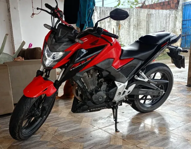 VENDO MOTO QUITADA E ÚNICO DONO.