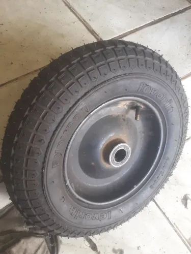 Peneu de carrinho