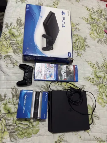 Vende-se PS4 Slim 1000Gb