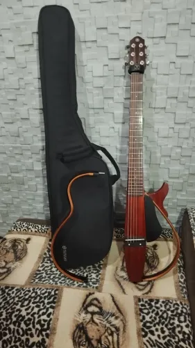 Violão Yamaha Silent SLG 200S cordas de aço.