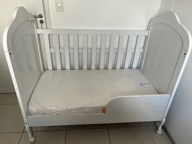     Berço 2 em 1 que vira caminha + colchão novo incluso