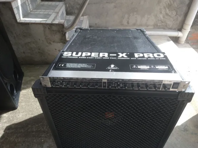 Crossover Behringer Cx 3400 pro